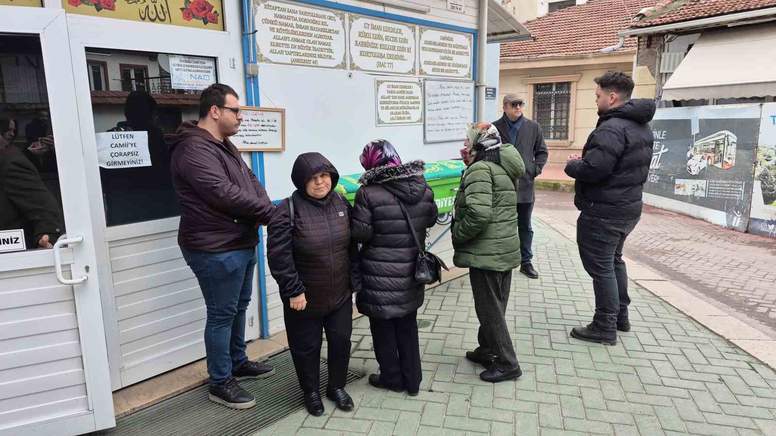 Otobüs kazasında ölen kadın son yolculuğuna uğurlandı
