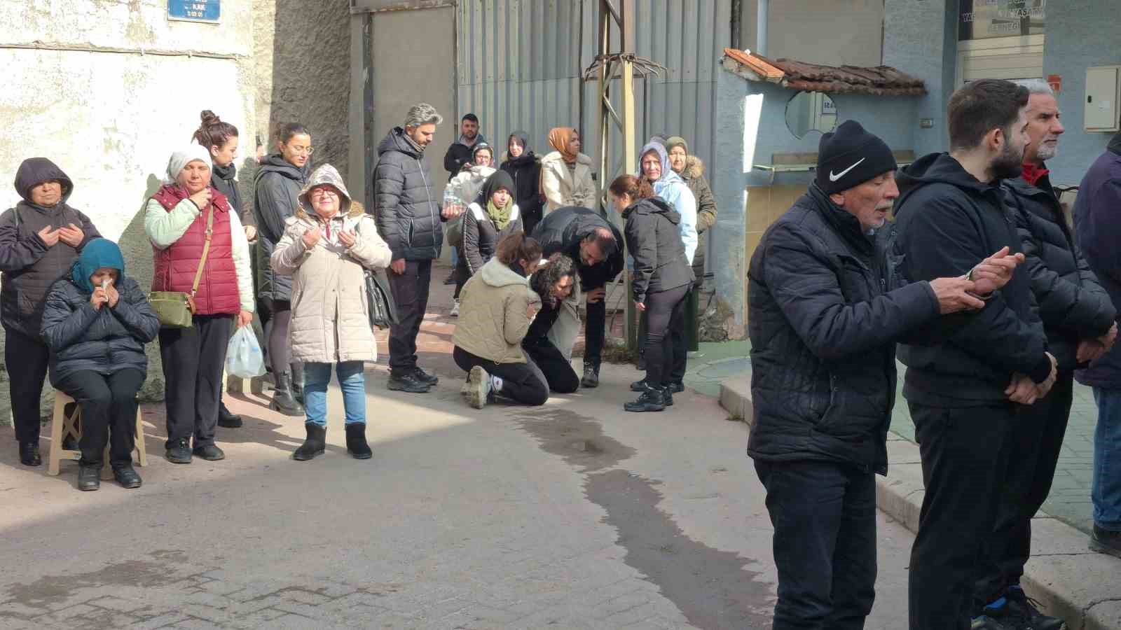 Otobüs kazasında ölen kadın son yolculuğuna uğurlandı
