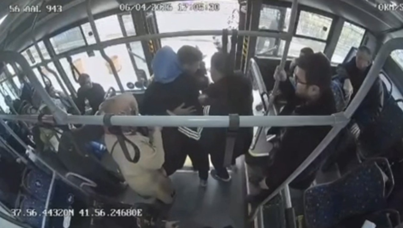 Otobüs şoförü güzergahı değiştirdi, fenalaşan yolcuyu hastaneye yetiştirdi
