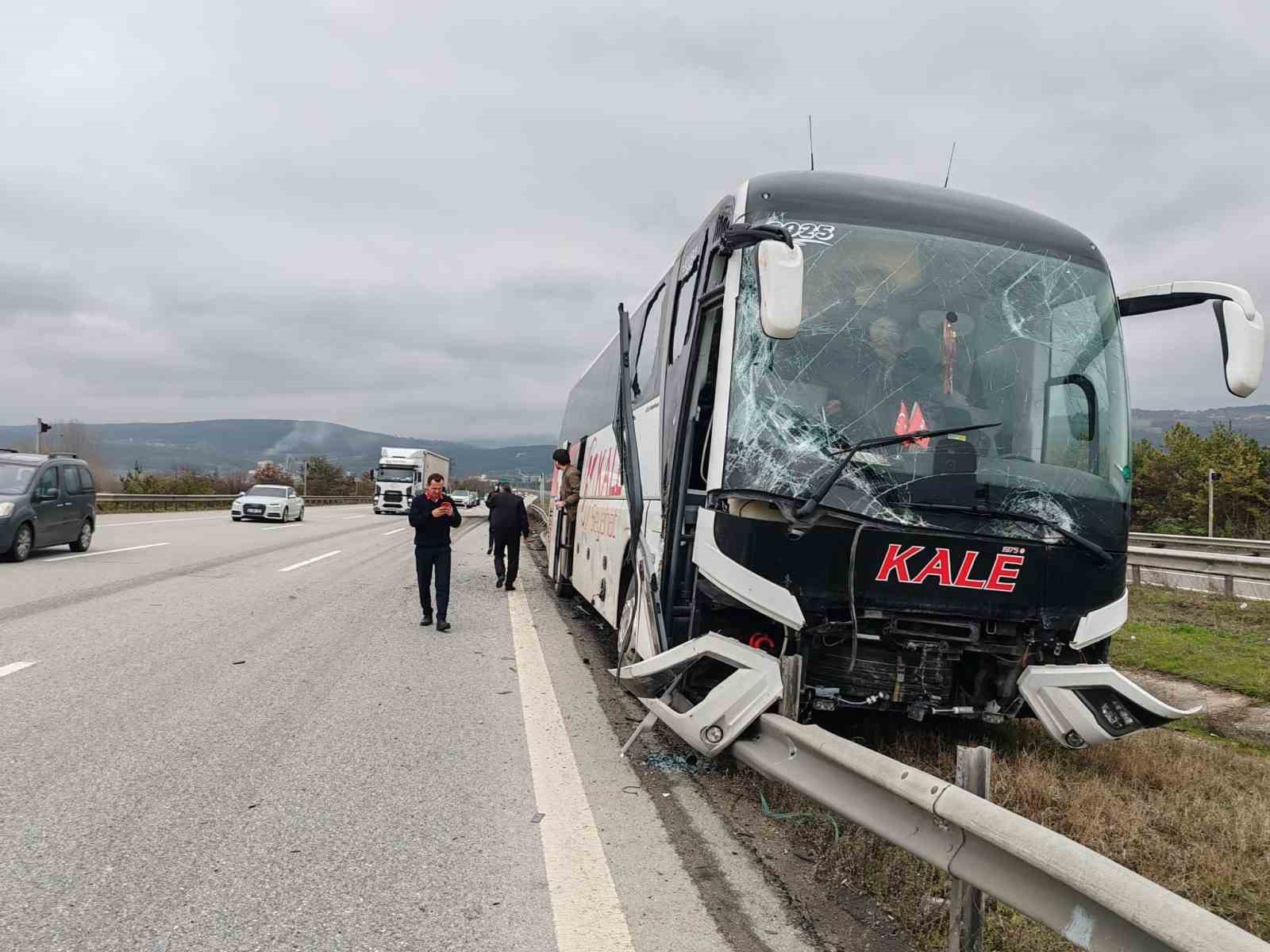 Otobüs şoförünün manevrası faciayı önledi: O anlar kamerada
