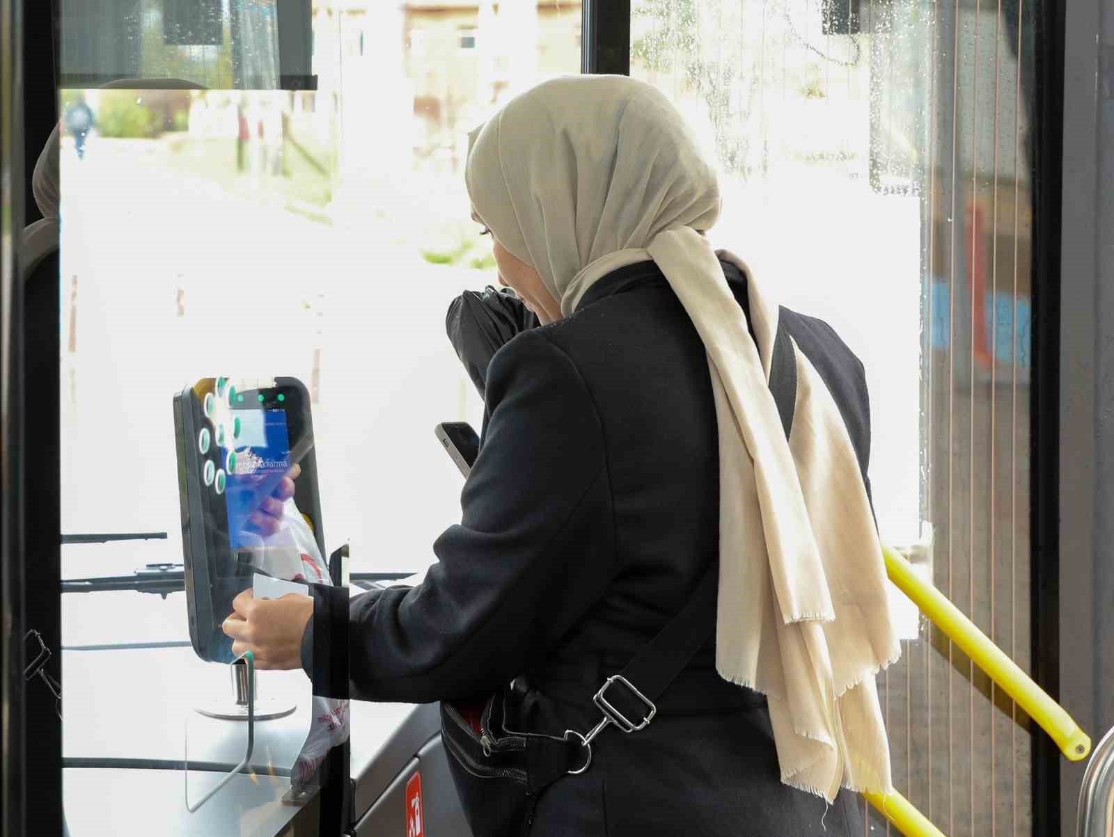 Otobüs ve tramvayda yoğunluk arttı: Günlük yolcu sayısı 200 bine dayandı
