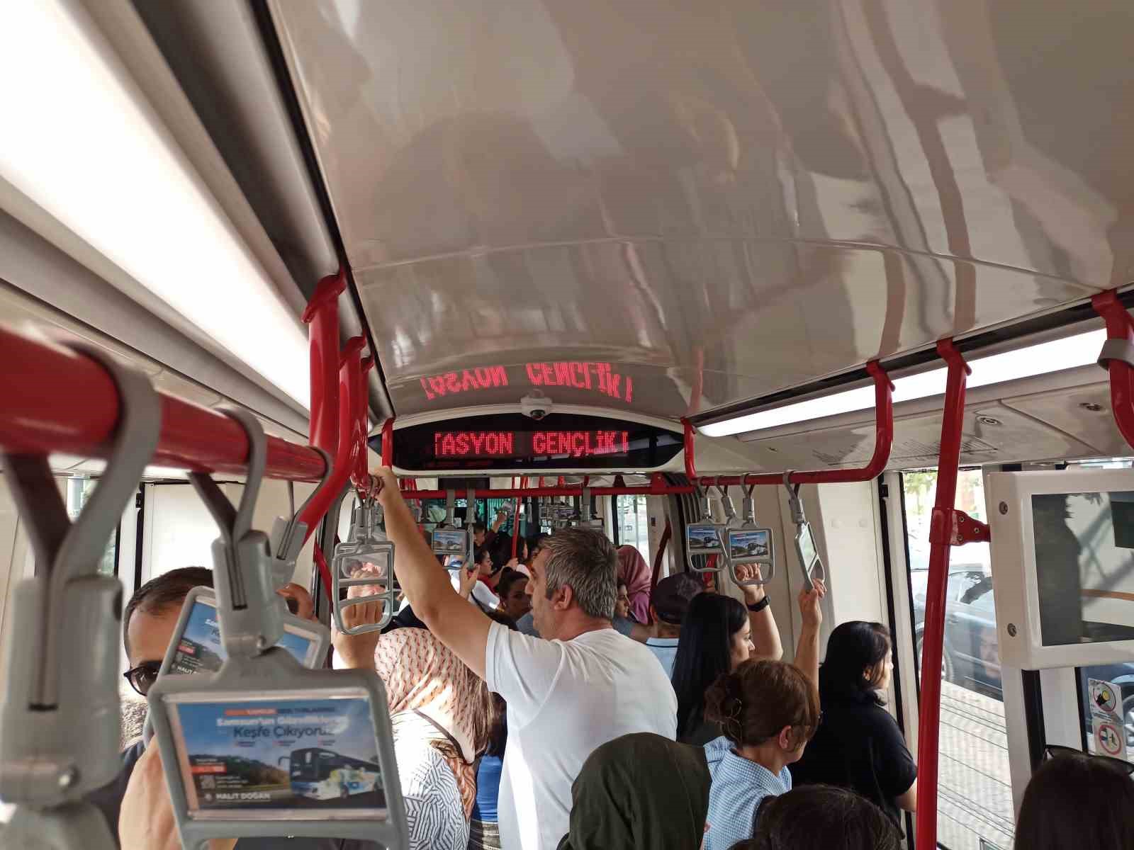 Otobüs ve tramvayda yoğunluk arttı: Günlük yolcu sayısı 200 bine dayandı
