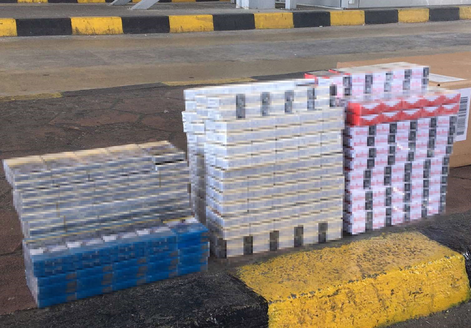 Otobüste tavan klimasına gizlenen 45 bin 200 paket sigara gümrüğe takıldı
