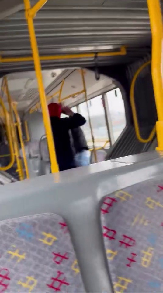 Otobüsün içinde tekme tokat böyle darp etti..."Komutanıma bıçak çekmişti"
