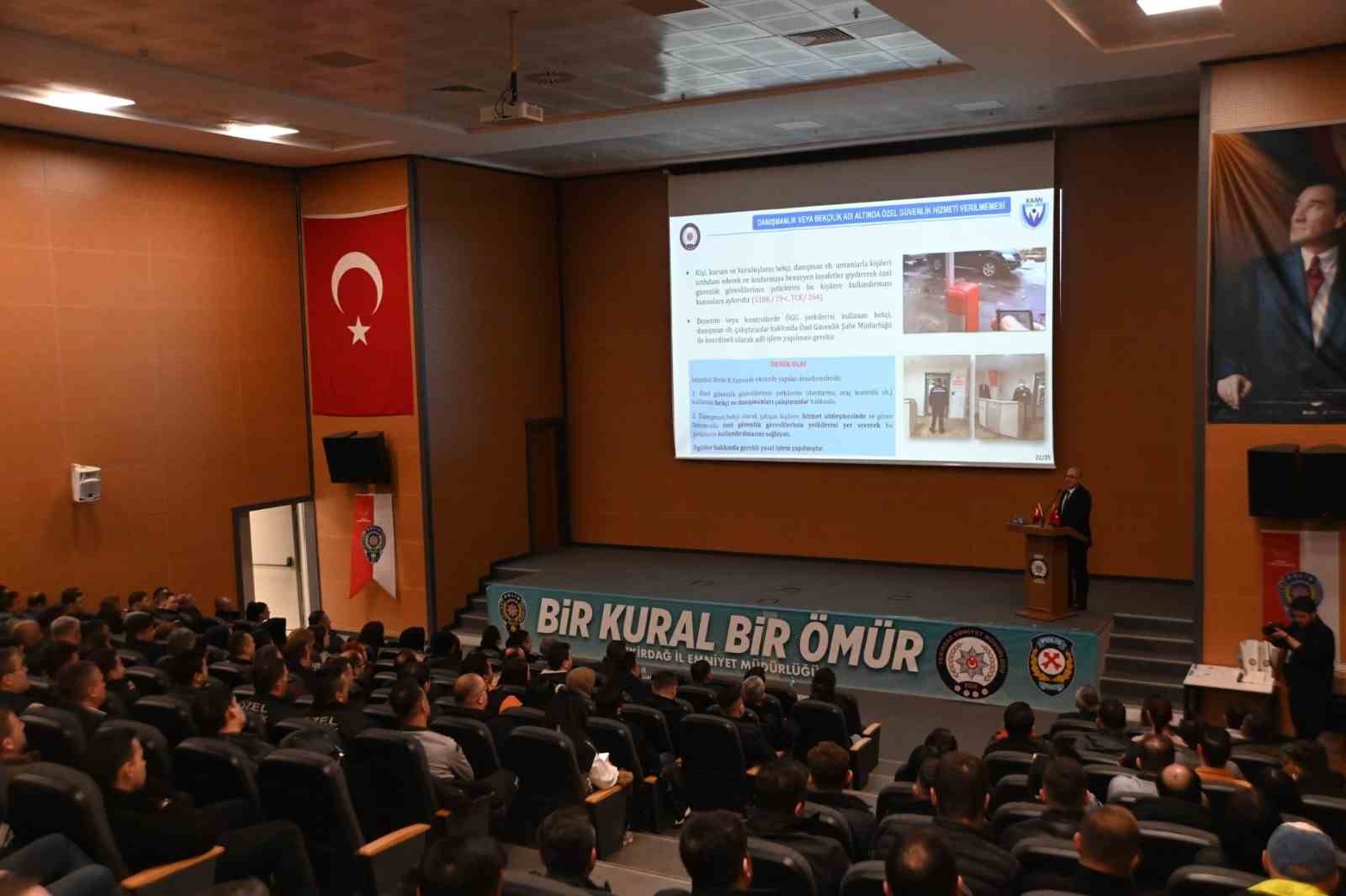 Otogarda uyuşturucu sevkiyatını engelleyen güvenlik personeline plaket
