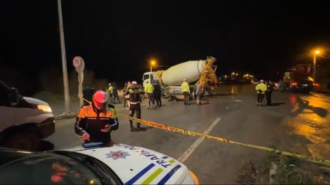 Otomobil beton mikserine çarptı: 1 yaralı
