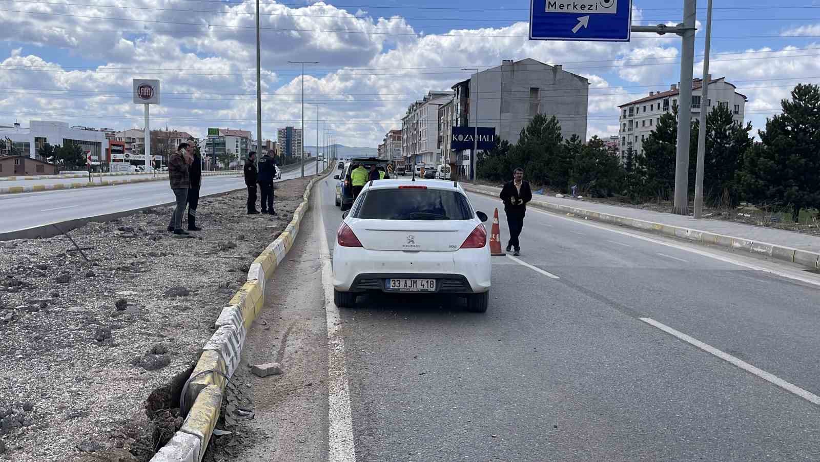 Otomobil çarpan kız çocuğu ağır yaralandı
