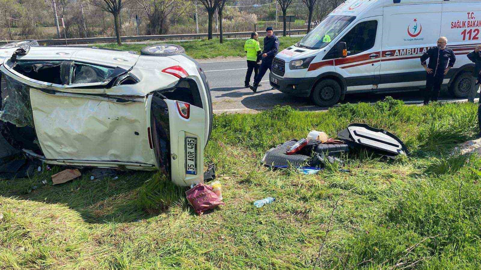 Otomobil devrildi: 2 kişi yaralandı
