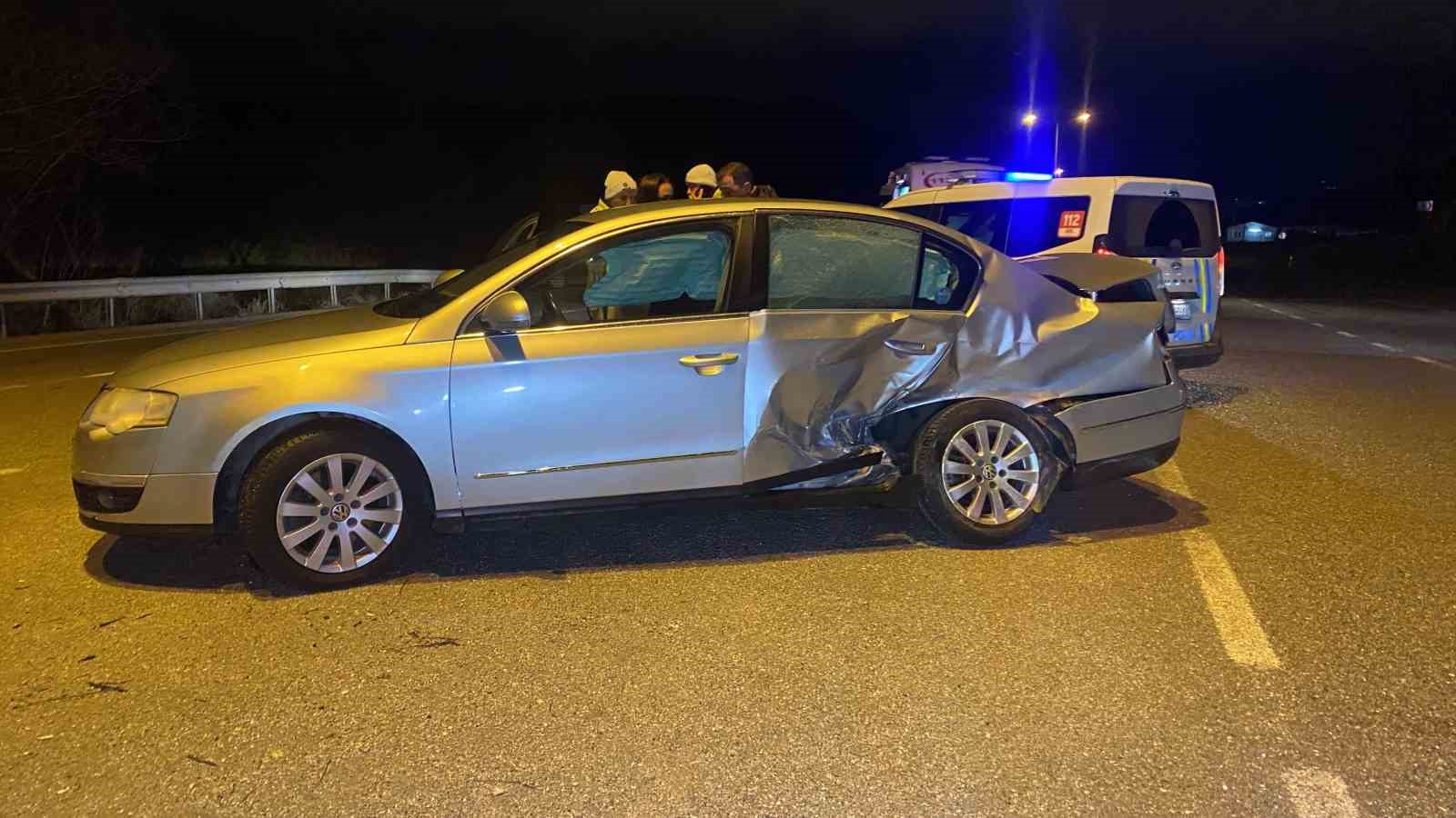 Otomobil ile hafif ticari araç çarpıştı: 5 yaralı
