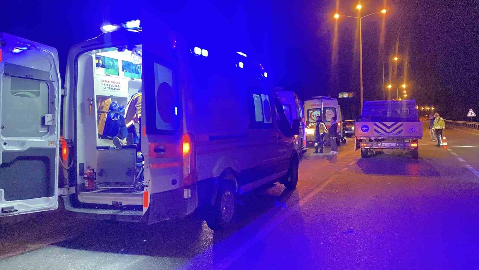 Otomobil ile hafif ticari araç çarpıştı: 5 yaralı
