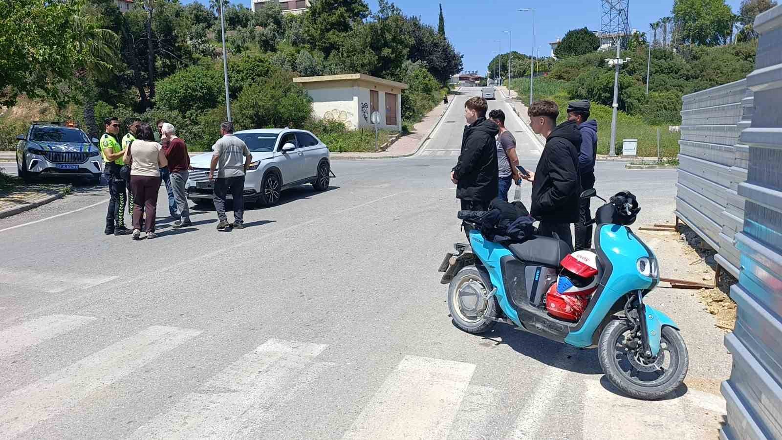 Otomobil ile motorlu bisiklet çarpıştı: 1 yaralı
