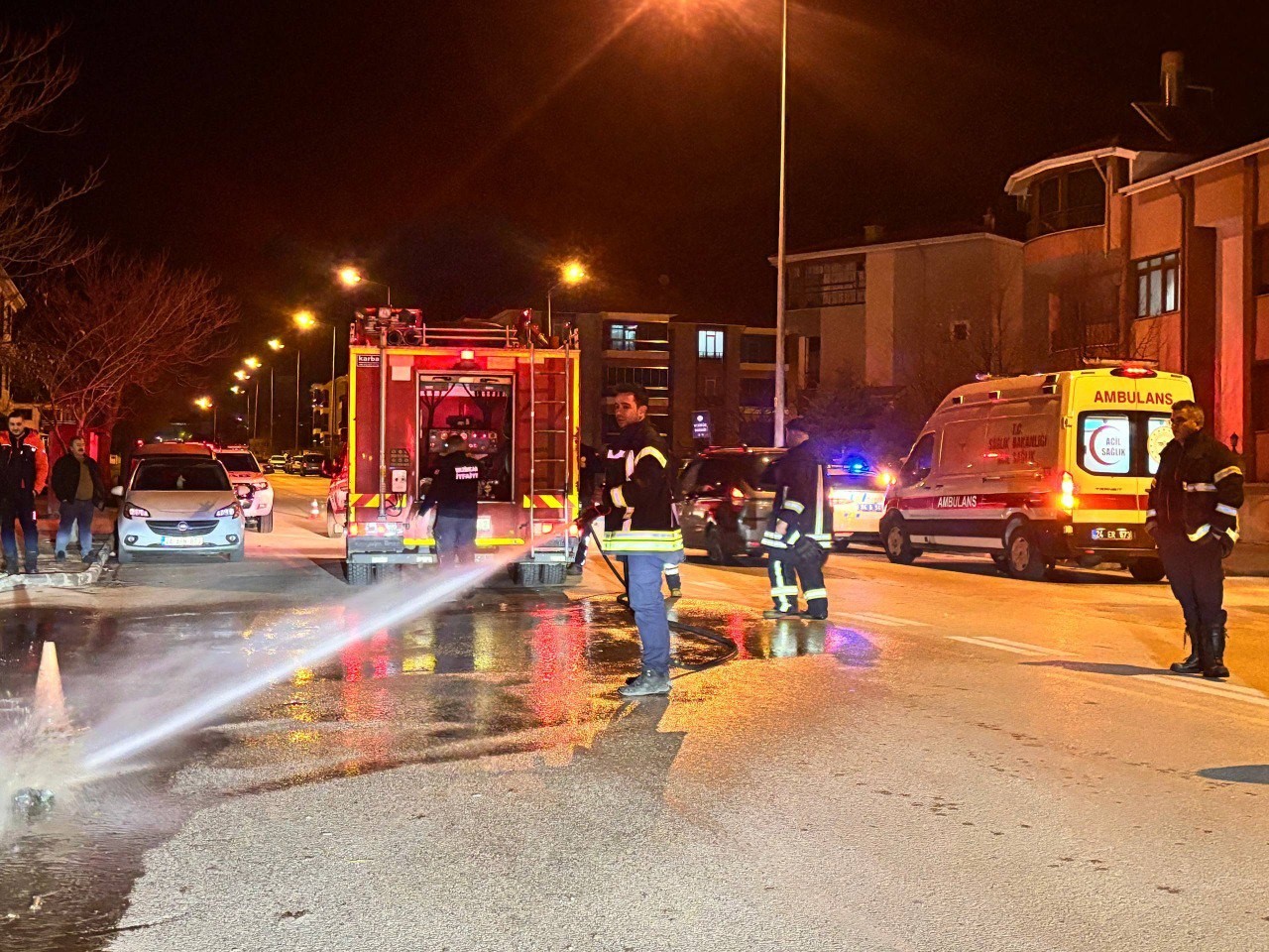 Otomobil ile motosiklet çarpıştı: 2 yaralı
