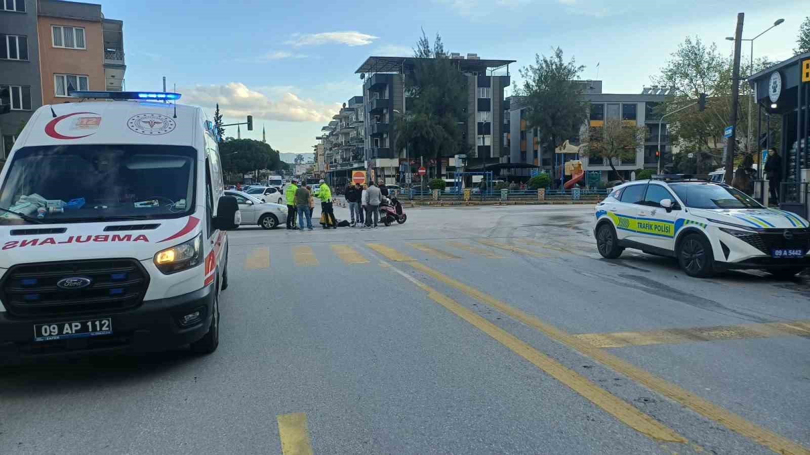 Otomobil ile motosiklet çarpıştı: 2 yaralı
