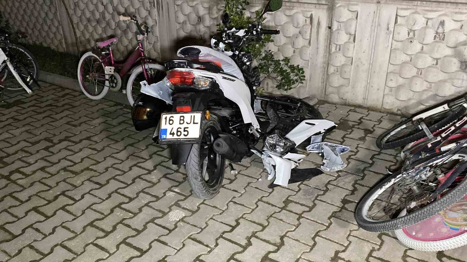 Otomobil ile motosiklet kafa kafaya çarpıştı: 2 yaralı
