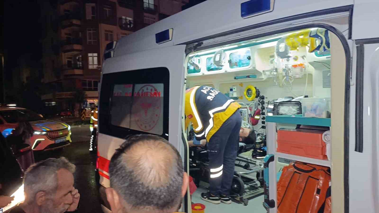 Otomobil ile motosikletin çarpışma anı kamerada: 1 yaralı
