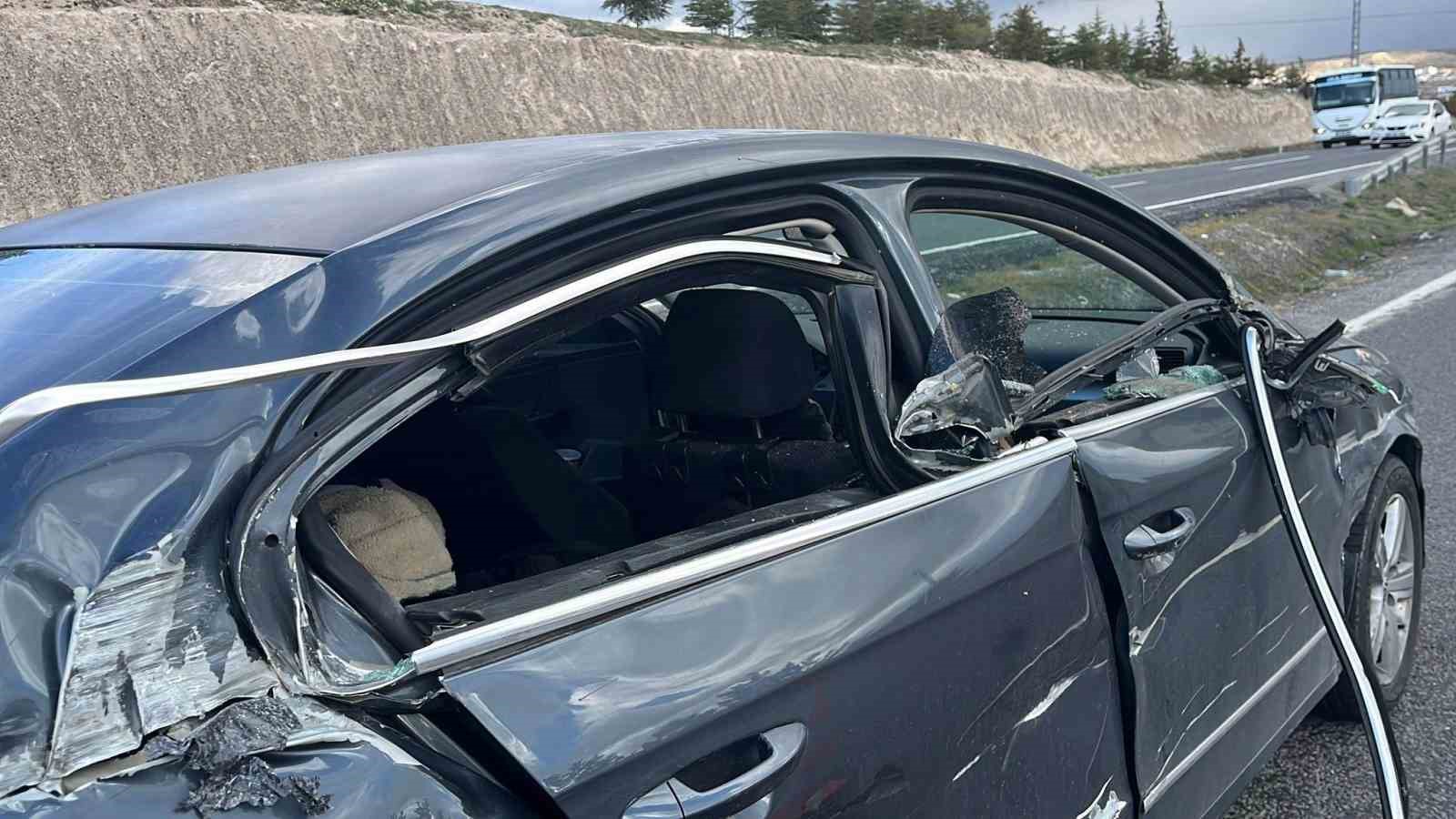 Otomobil ile tır çarpıştı: 2 yaşındaki çocuk hayatını kaybetti
