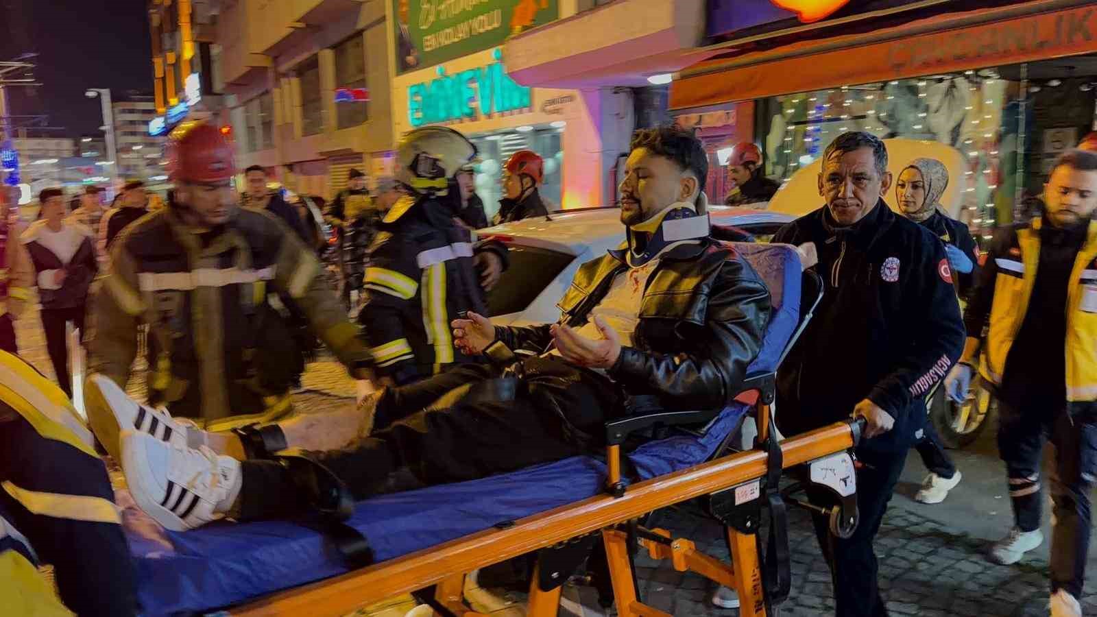 Otomobil kafeye daldı: 2 yaralı
