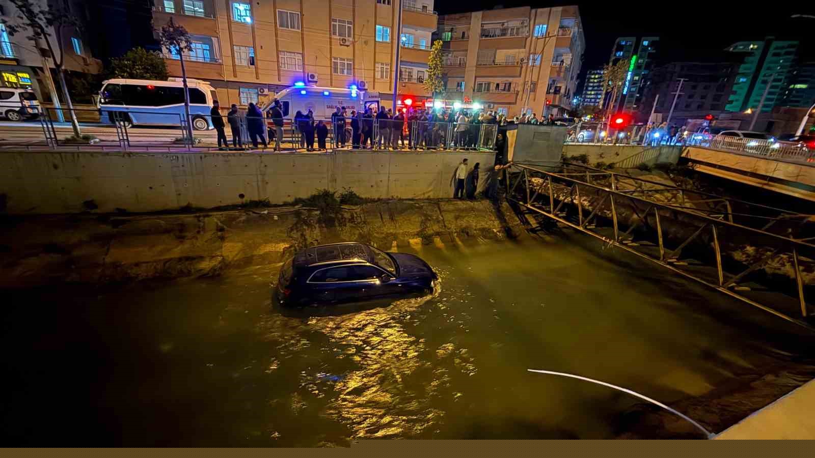 Otomobil kanala uçtu, facia ucuz atlatıldı
