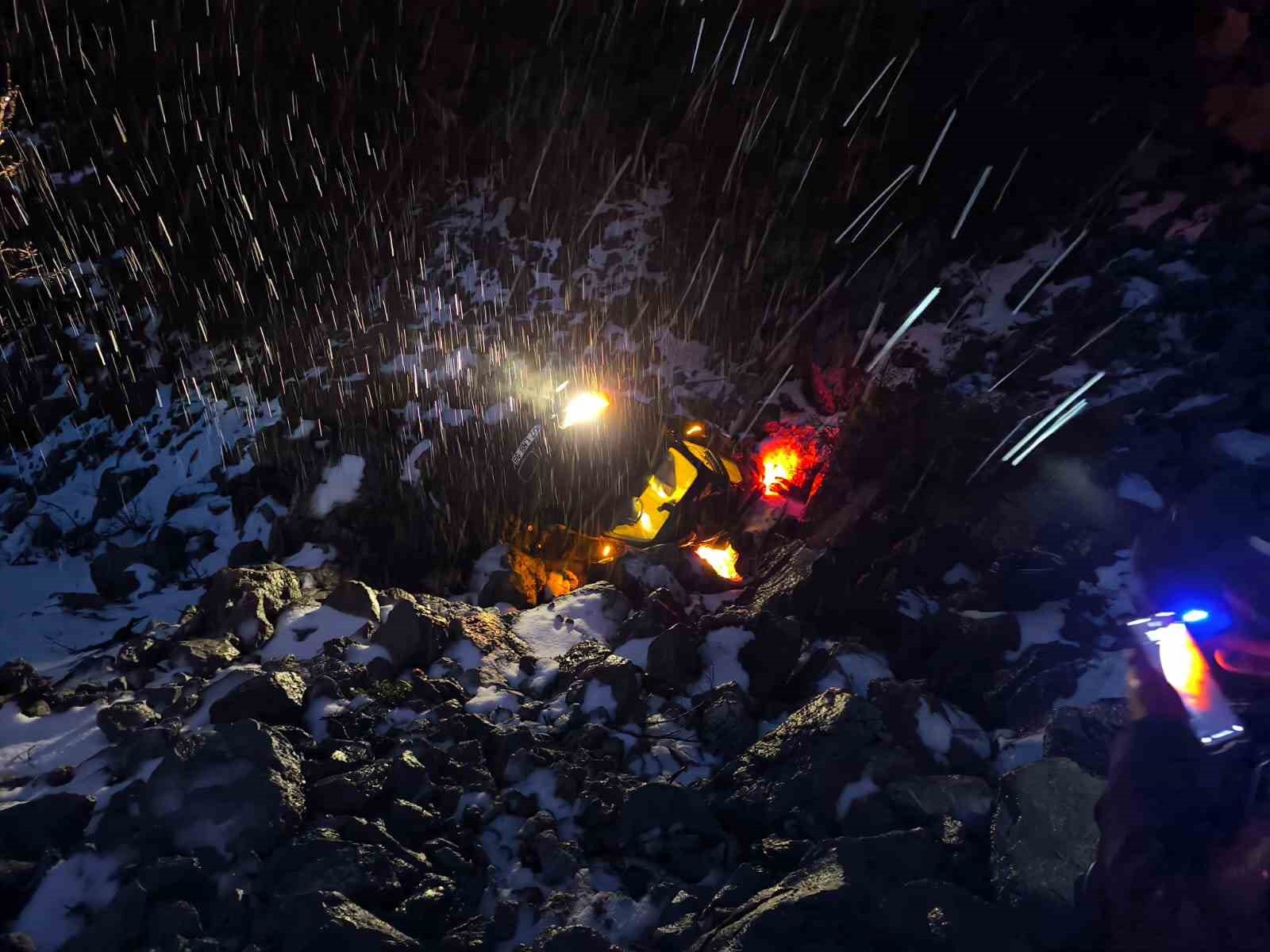 Otomobil şarampole yuvarlandı: 3 yaralı
