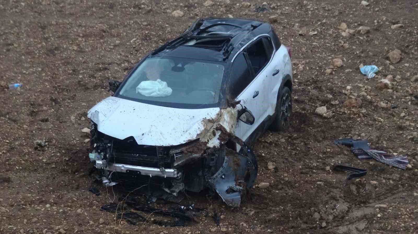 Otomobil şarampole yuvarlandı, aynı aileden 5 kişi yaralandı
