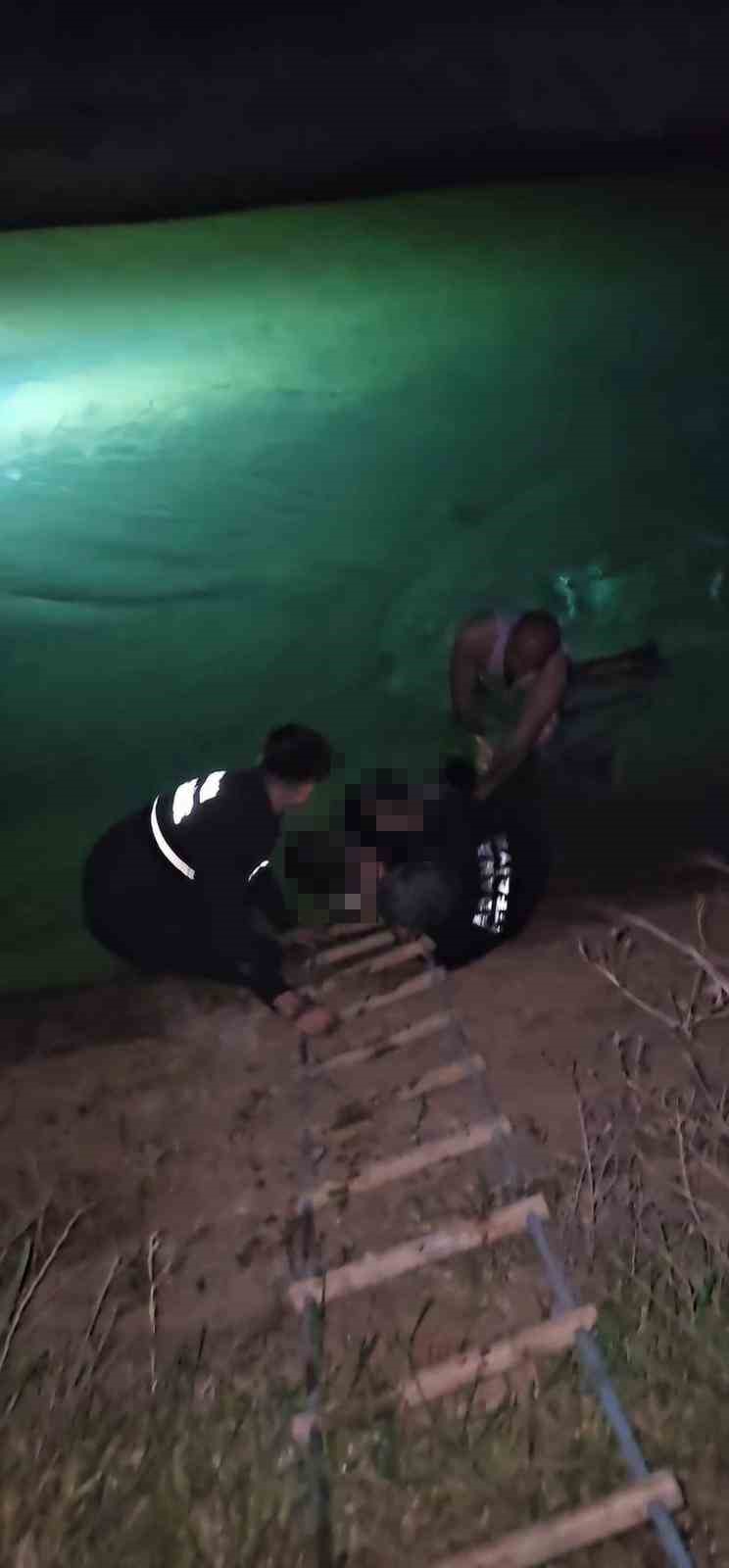 Otomobil sulama kanalına düştü: 1 ölü
