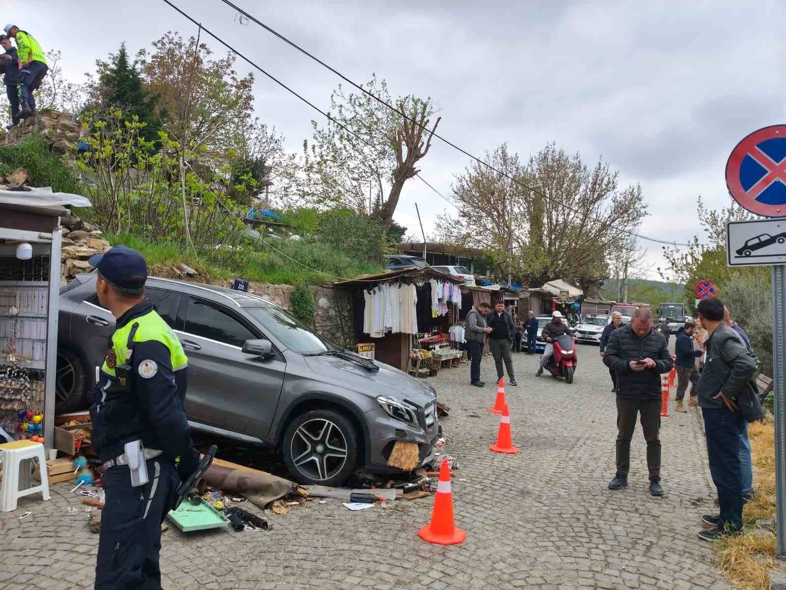 Otomobil tezgahın üzerine uçtu: 1 yaralı
