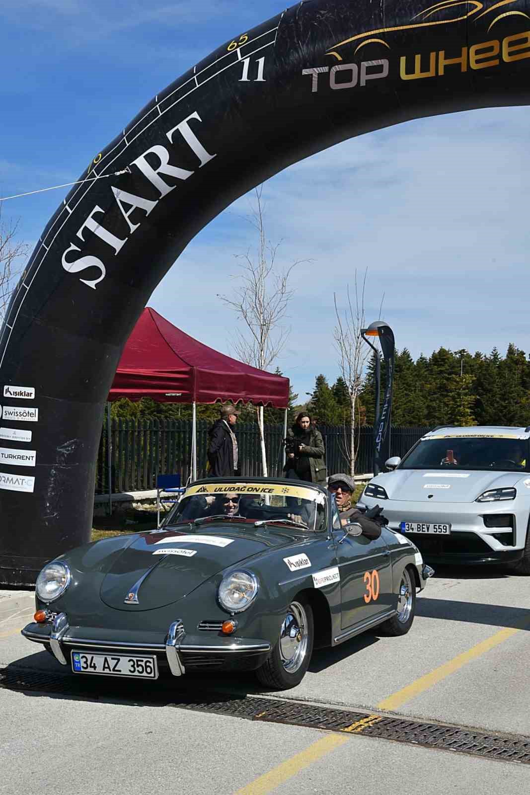 Otomobil tutkunları Uludağ’da buluştu
