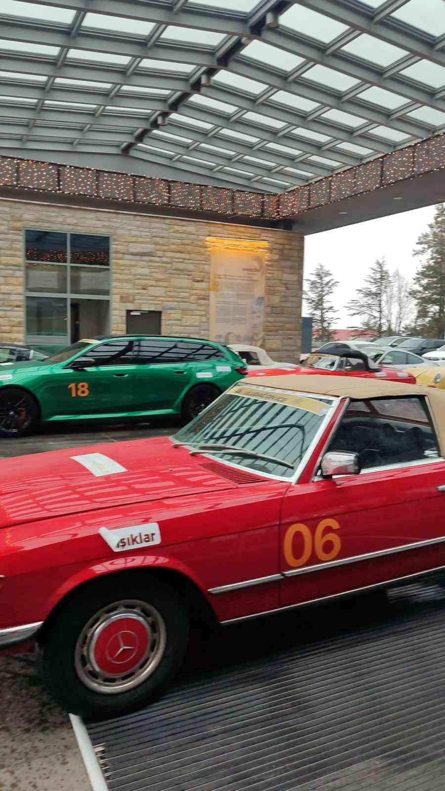 Otomobil tutkunları Uludağ’da buluştu
