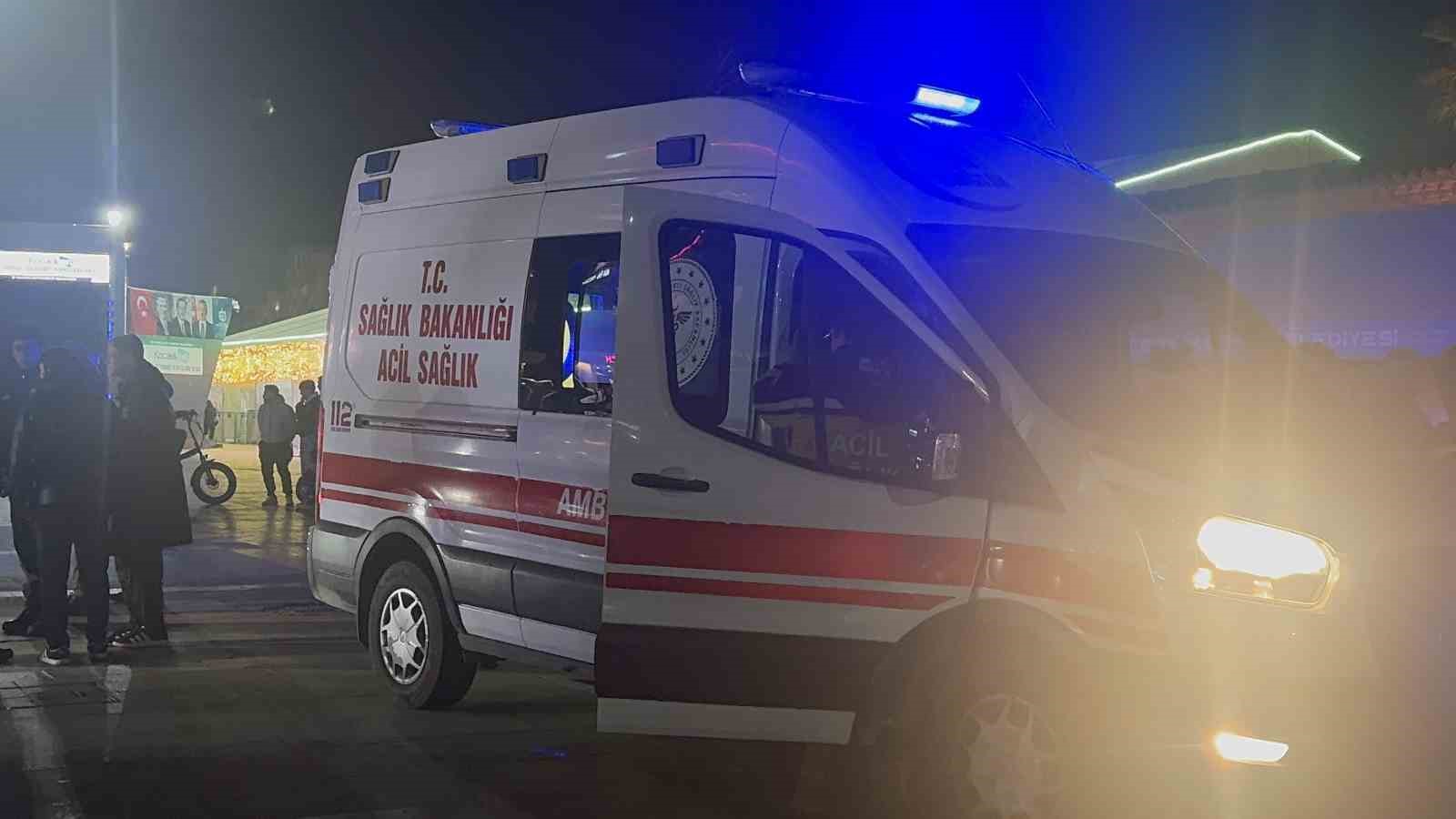 Otomobile çarpan scooter sürücüsü yaralandı
