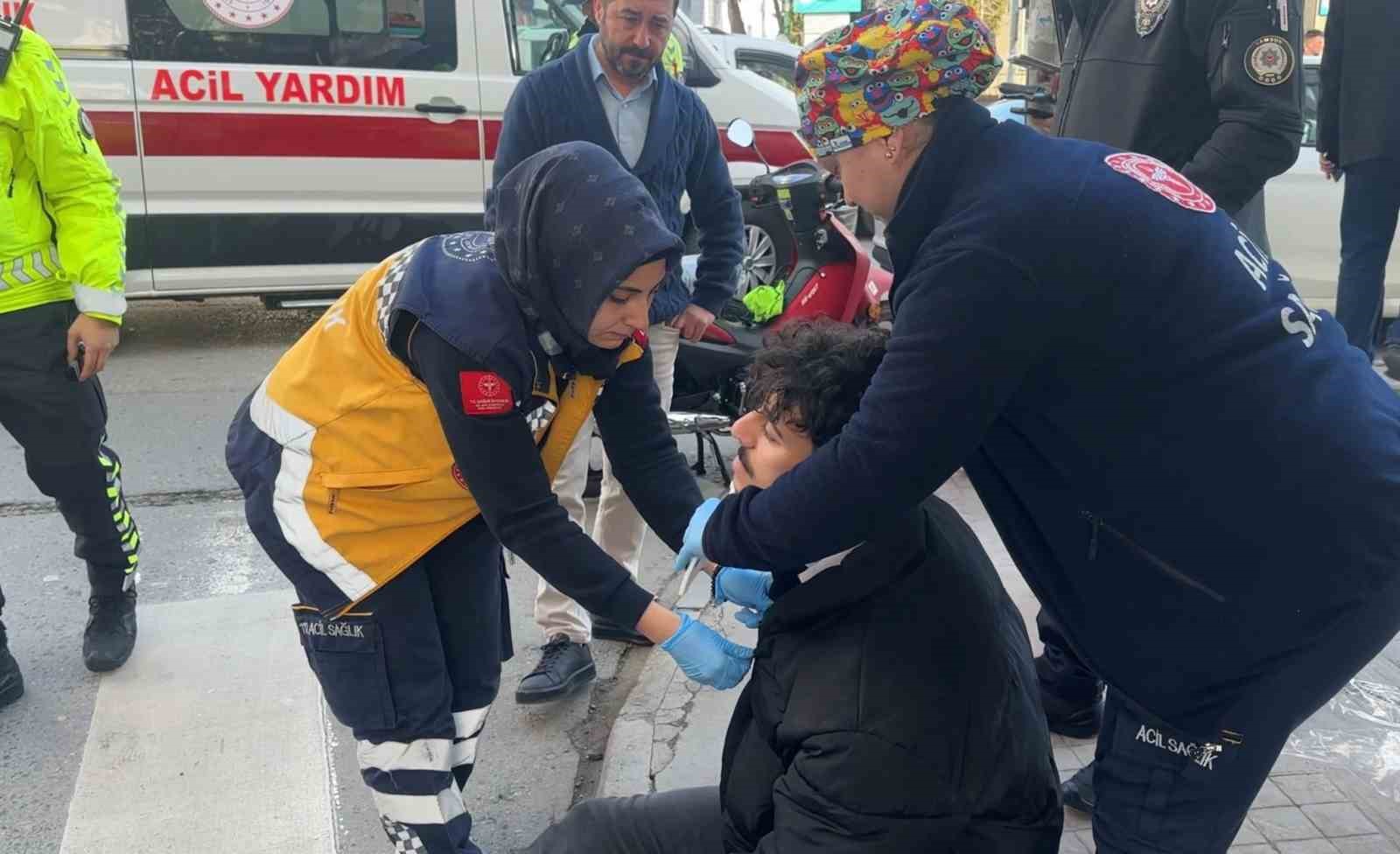 Otomobile çarpmamak isterken düşen motosiklet sürücüsü yaralandı
