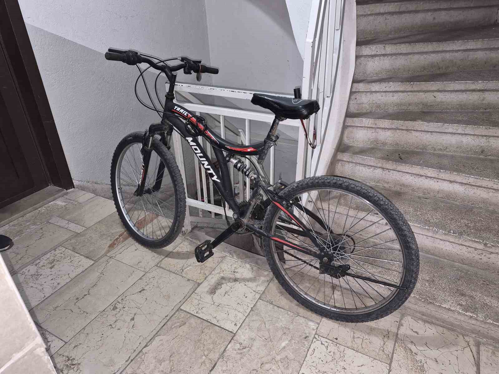 Otomobilin çarptığı bisikletli kadın yaralandı
