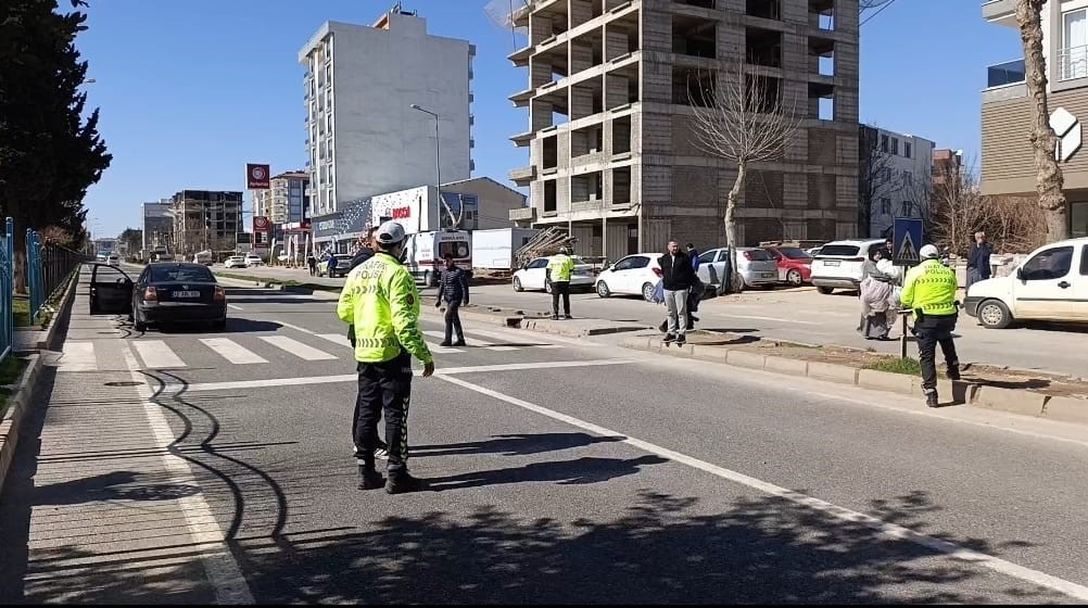 Otomobilin çarptığı çocuk yaralandı
