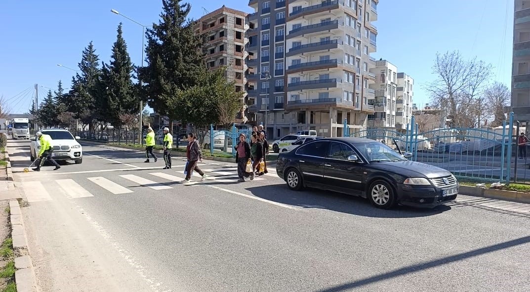 Otomobilin çarptığı çocuk yaralandı
