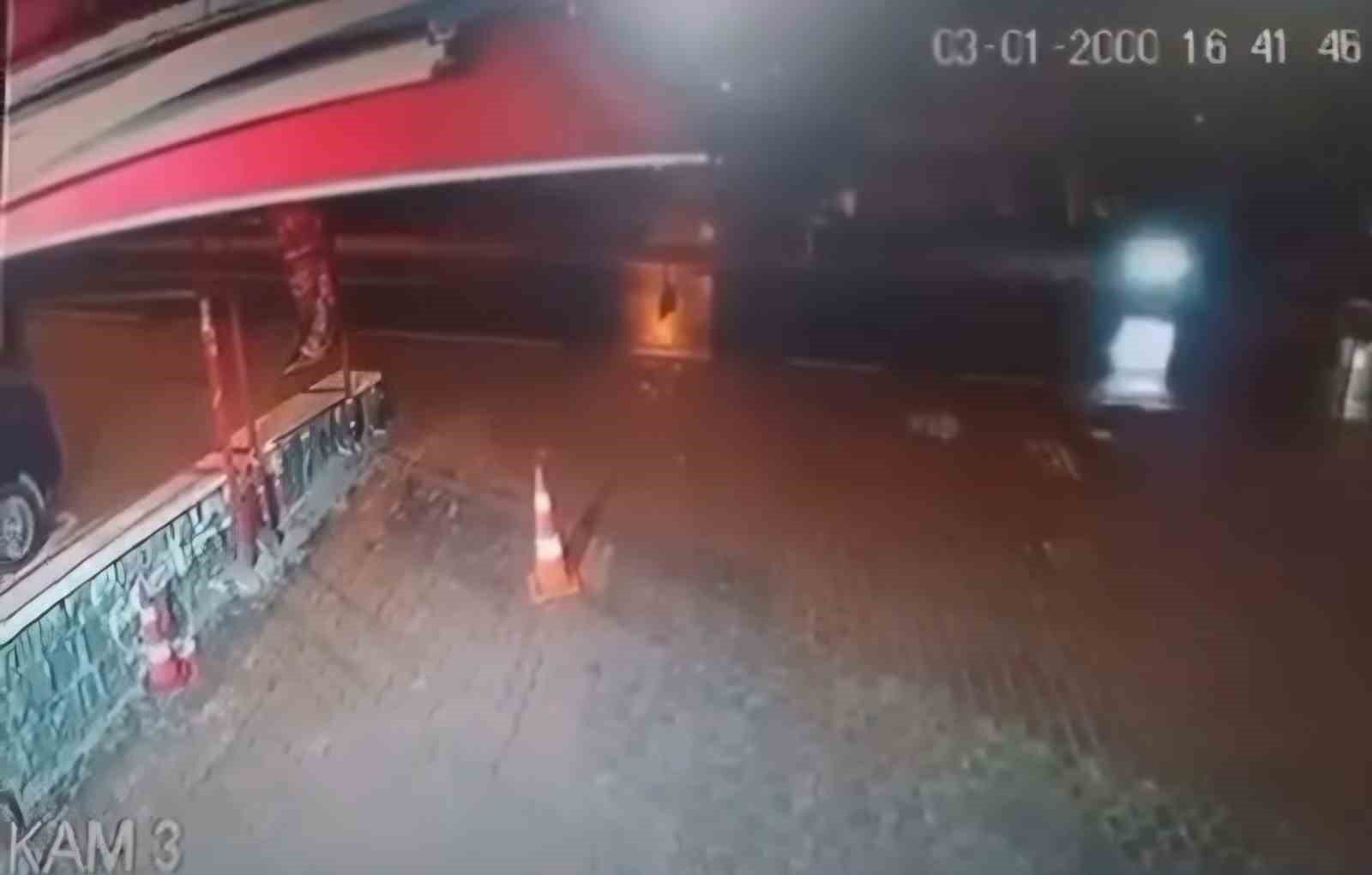 Otomobilin çarptığı motosikletli tıp fakültesi öğrencisi hayatını kaybetti
