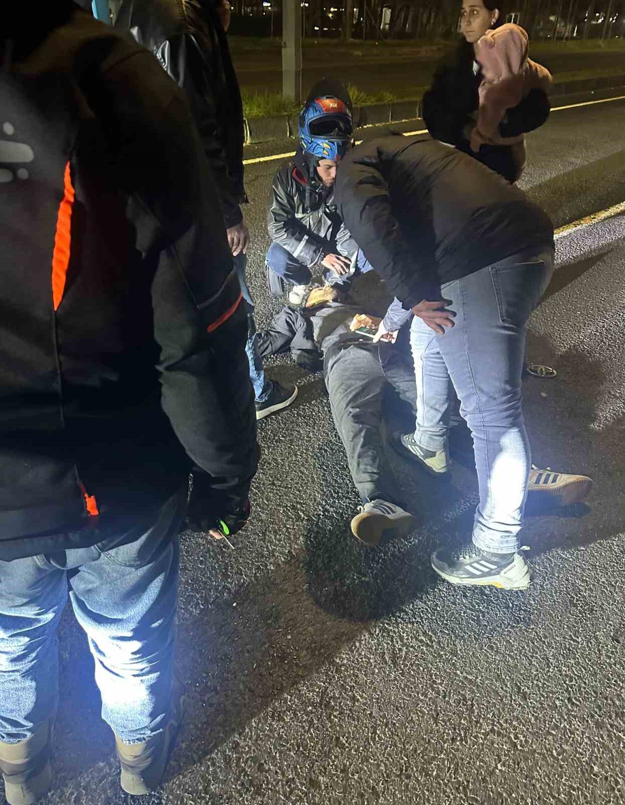 Otomobilin önüne atlayan genç yaralandı
