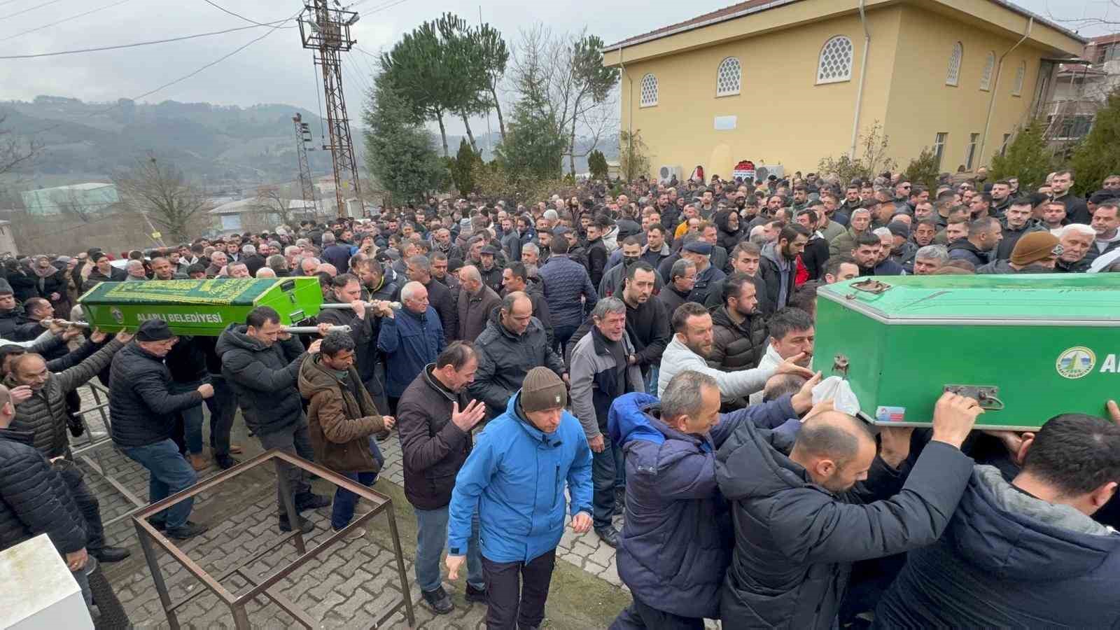 Otomobilin tıra ok gibi saplandığı kaza güvenlik kamerasında
Otomobilin tıra ok gibi saplandığı kaza güvenlik kamerasında