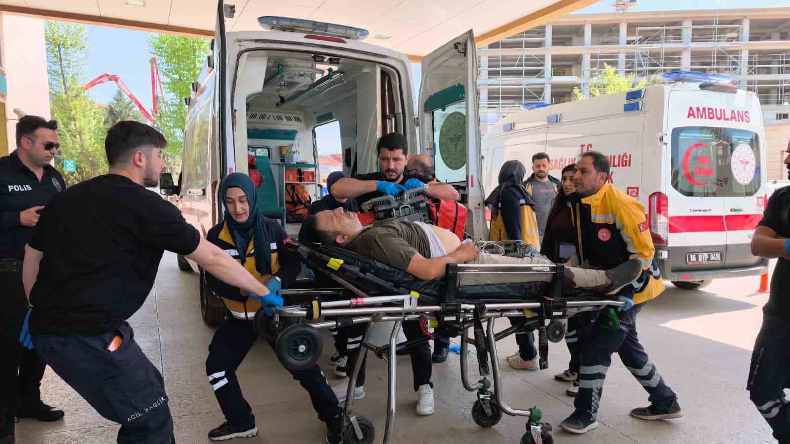 Otomobilini tamire götürdüğü tamircide vuruldu
