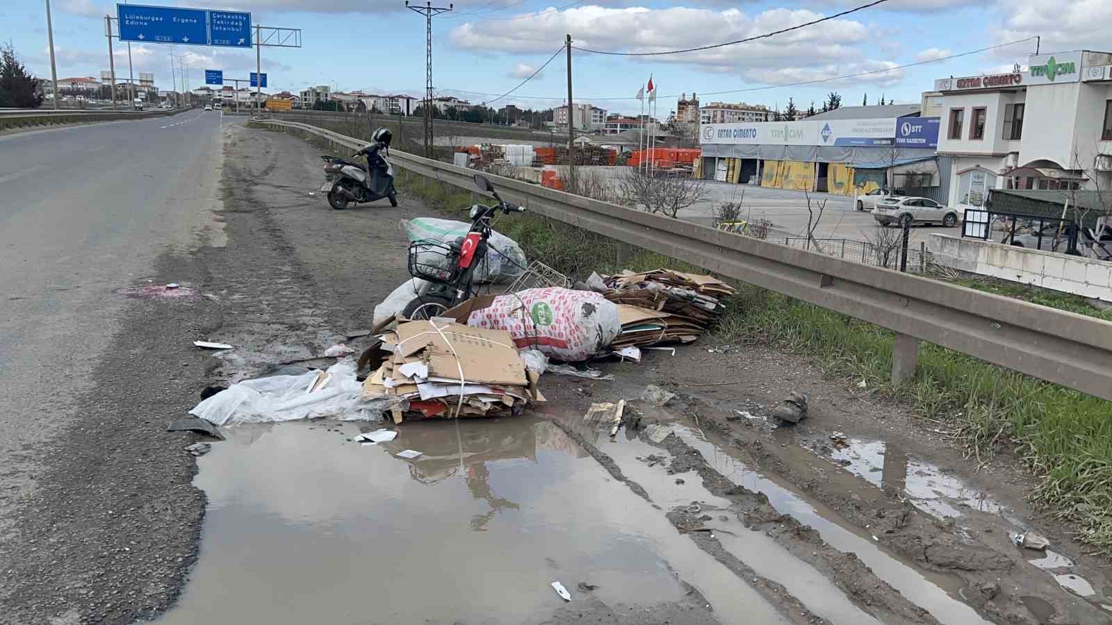 Otomobille çarpışan elektrikli bisiklet sürücüsü hayatını kaybetti
