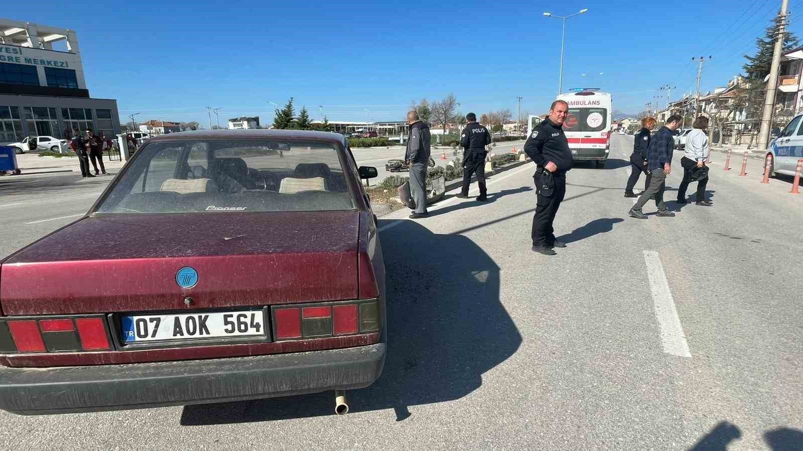 Otomobille çarpışan motosiklet karşı şeride sürüklendi: 1 yaralı

