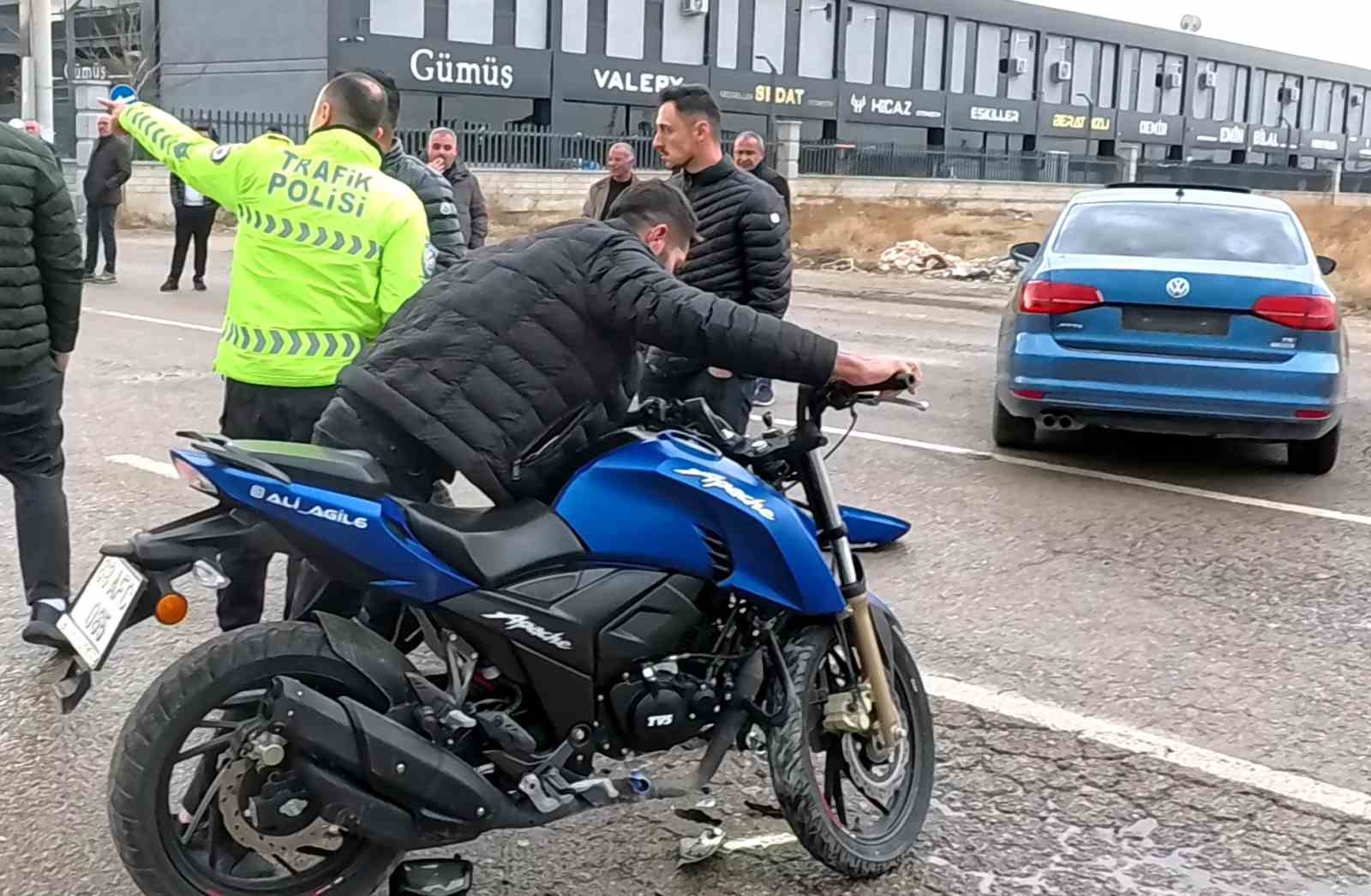 Otomobille çarpışan motosikletin 16 yaşındaki sürücüsü ağır yaralandı
