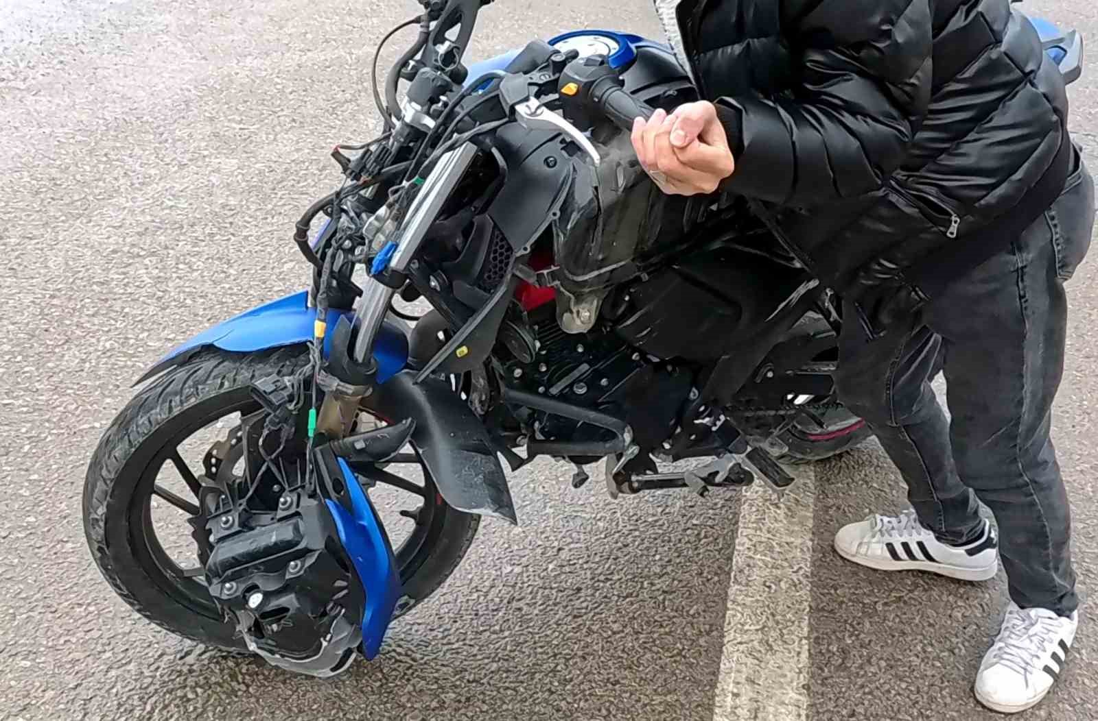 Otomobille çarpışan motosikletin 16 yaşındaki sürücüsü ağır yaralandı
