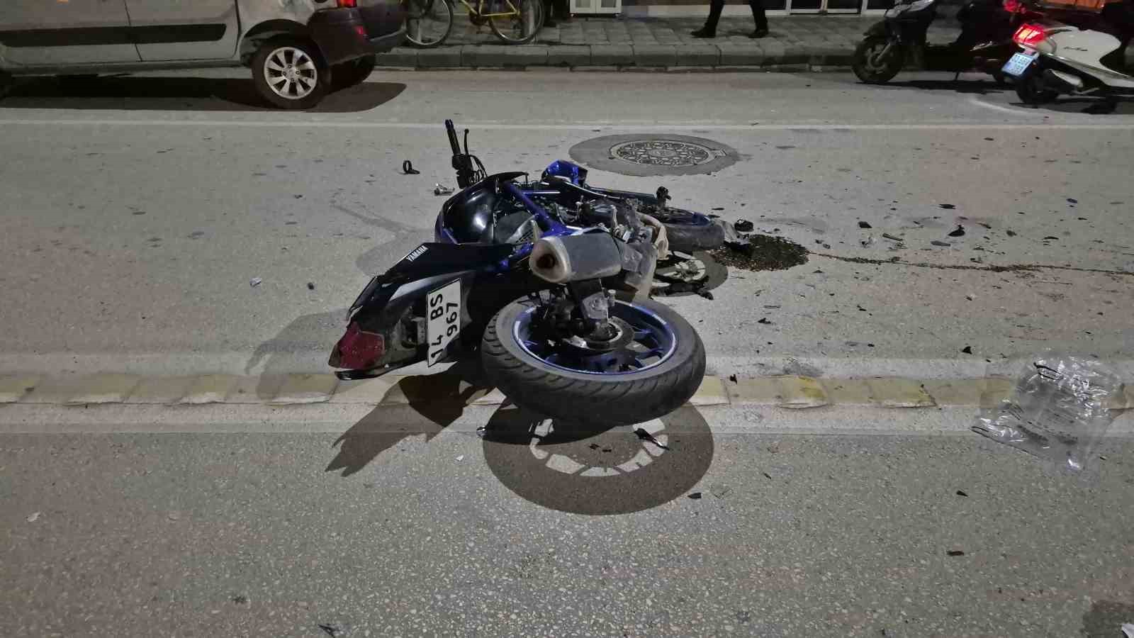 Otomobille çarpışan motosikletin sürücüsü ağır yaralandı
