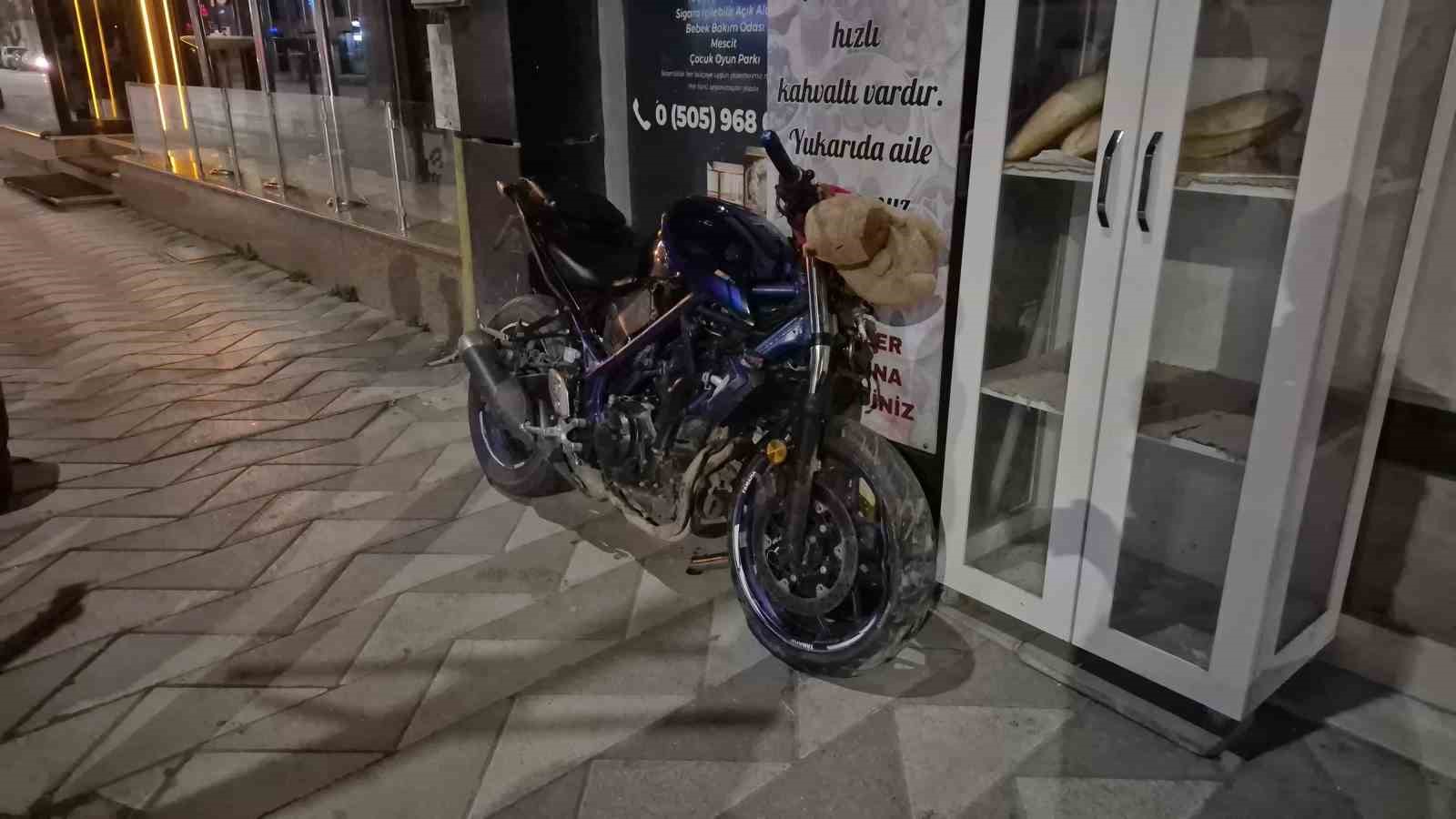 Otomobille çarpışan motosikletin sürücüsü ağır yaralandı
