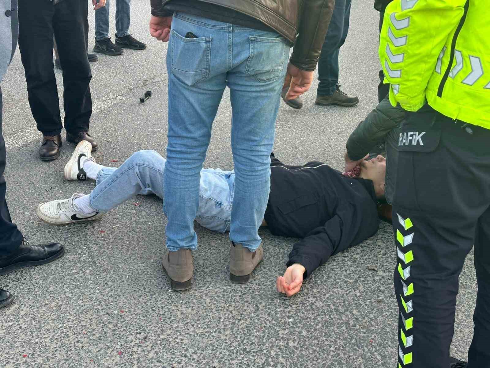 Otomobille çarpışan motosikletin sürücüsü yaralandı
