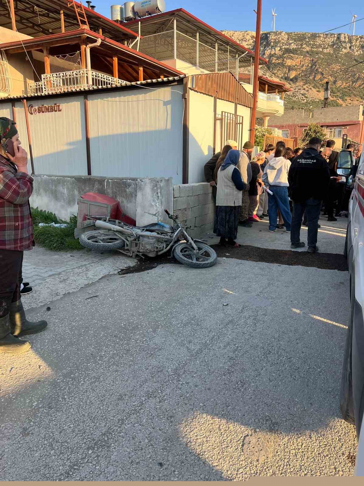 Otomobille çarpışan motosikletli ağır yaralandı
