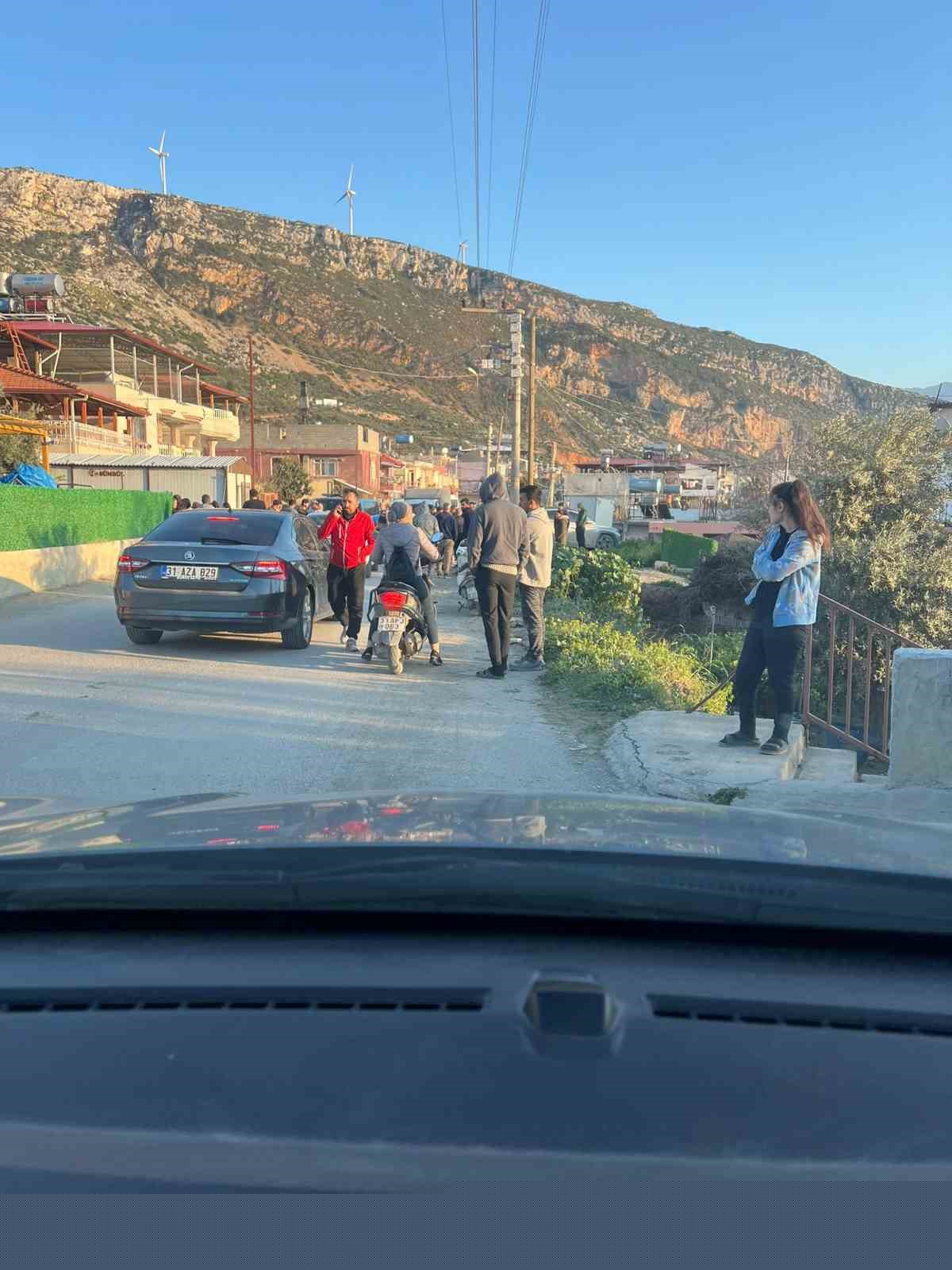 Otomobille çarpışan motosikletli ağır yaralandı
