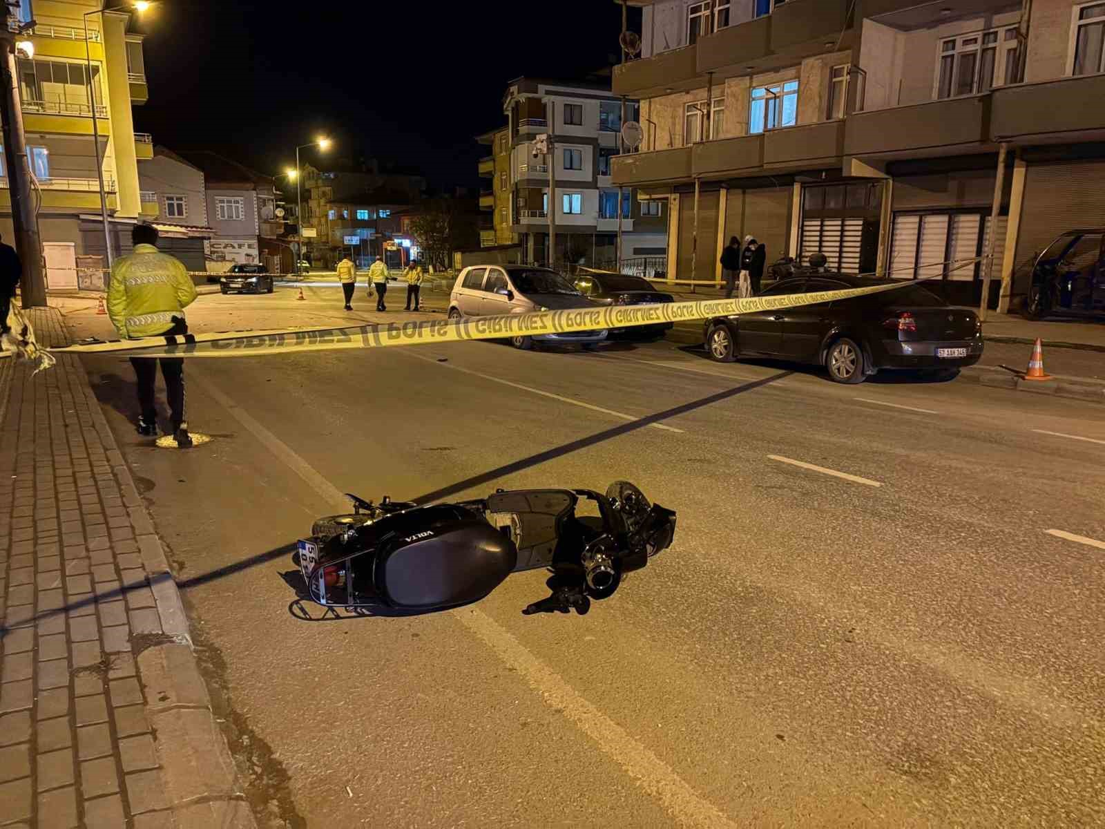 Otomobille motosiklet çarpıştı: 1 ağır yaralı
