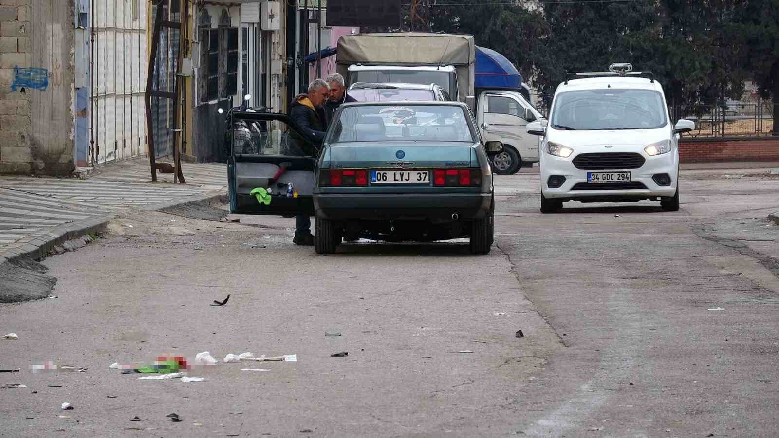 Otomobille motosiklet çarpıştı: 2 yaralı
