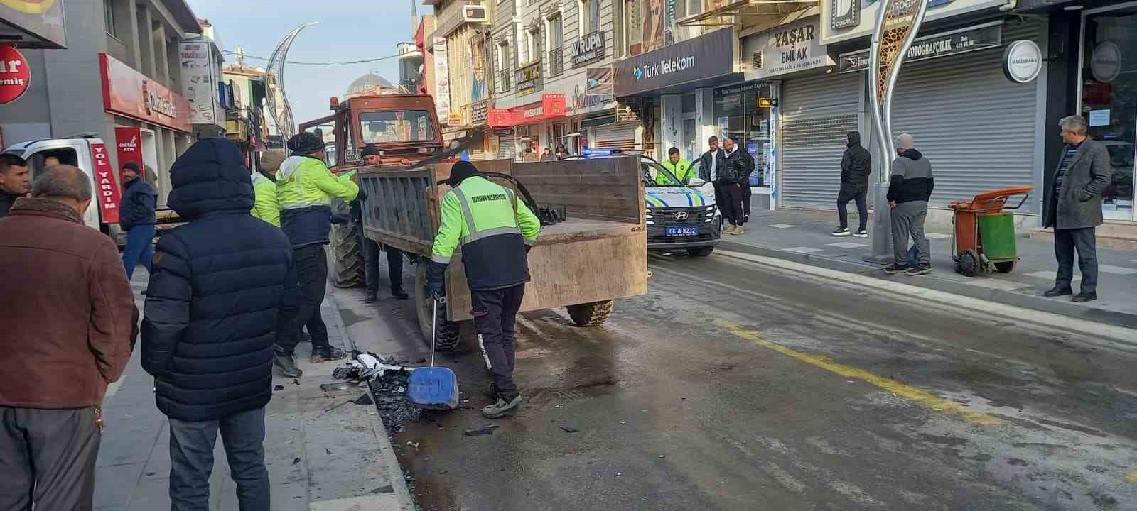 Otomobiller kafa kafaya çarpıştı, 1 yaralı
