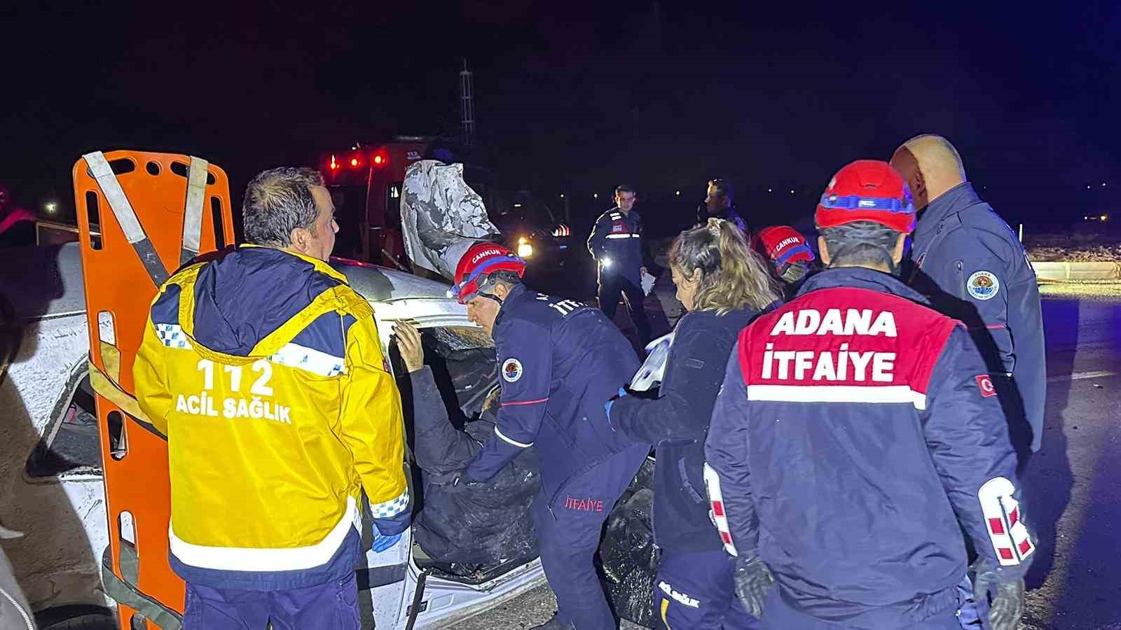 Otomobiller kafa kafaya çarpıştı: 2 yaralı
